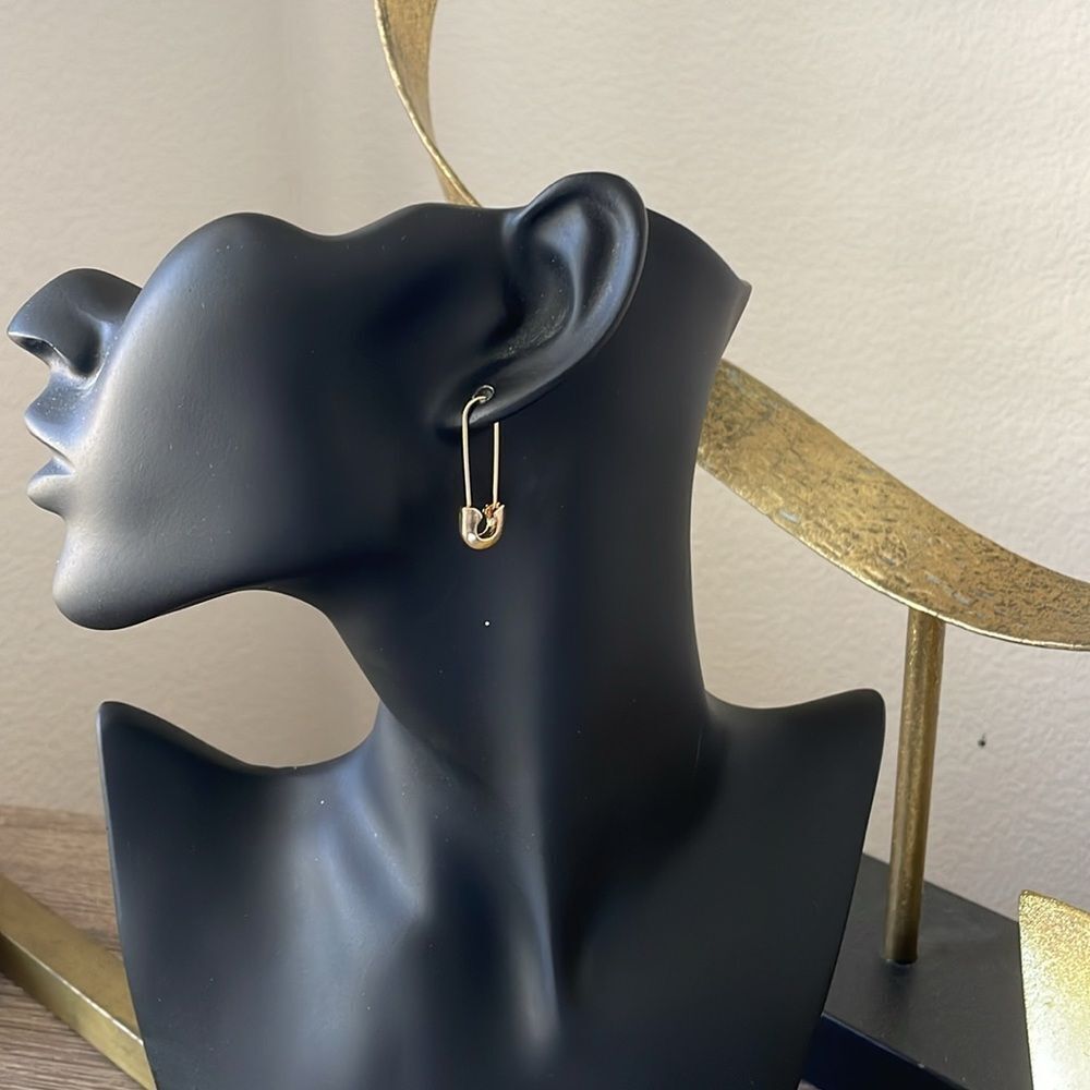 Elegant Gold Safety Pin Earrings N996 - Picture 4 of 4